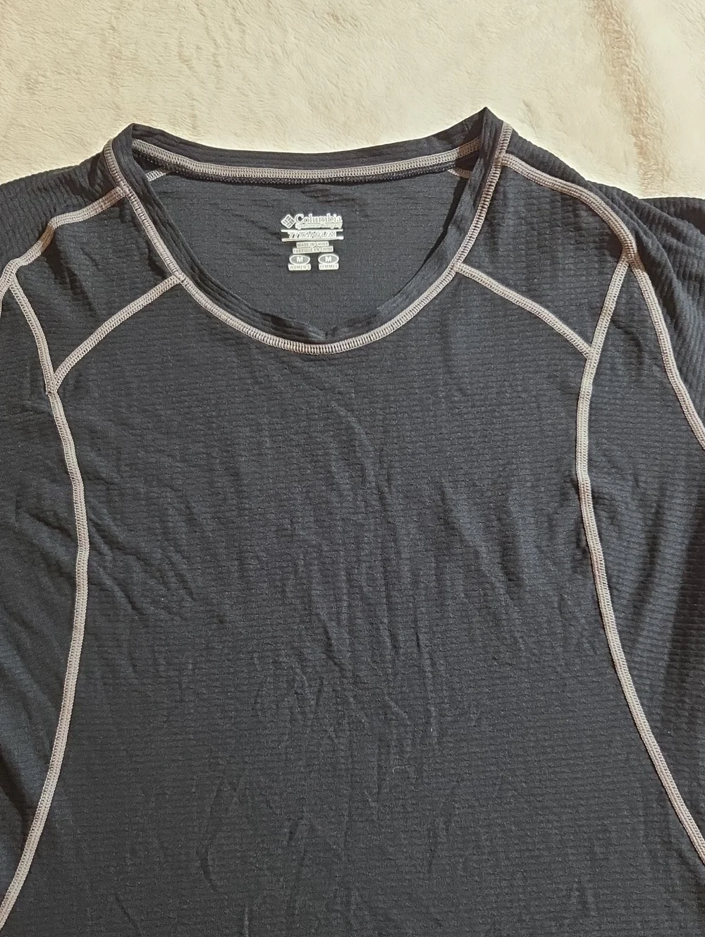 Columbia Black Short-Sleeve Active Tee with Gray Contrast Seams